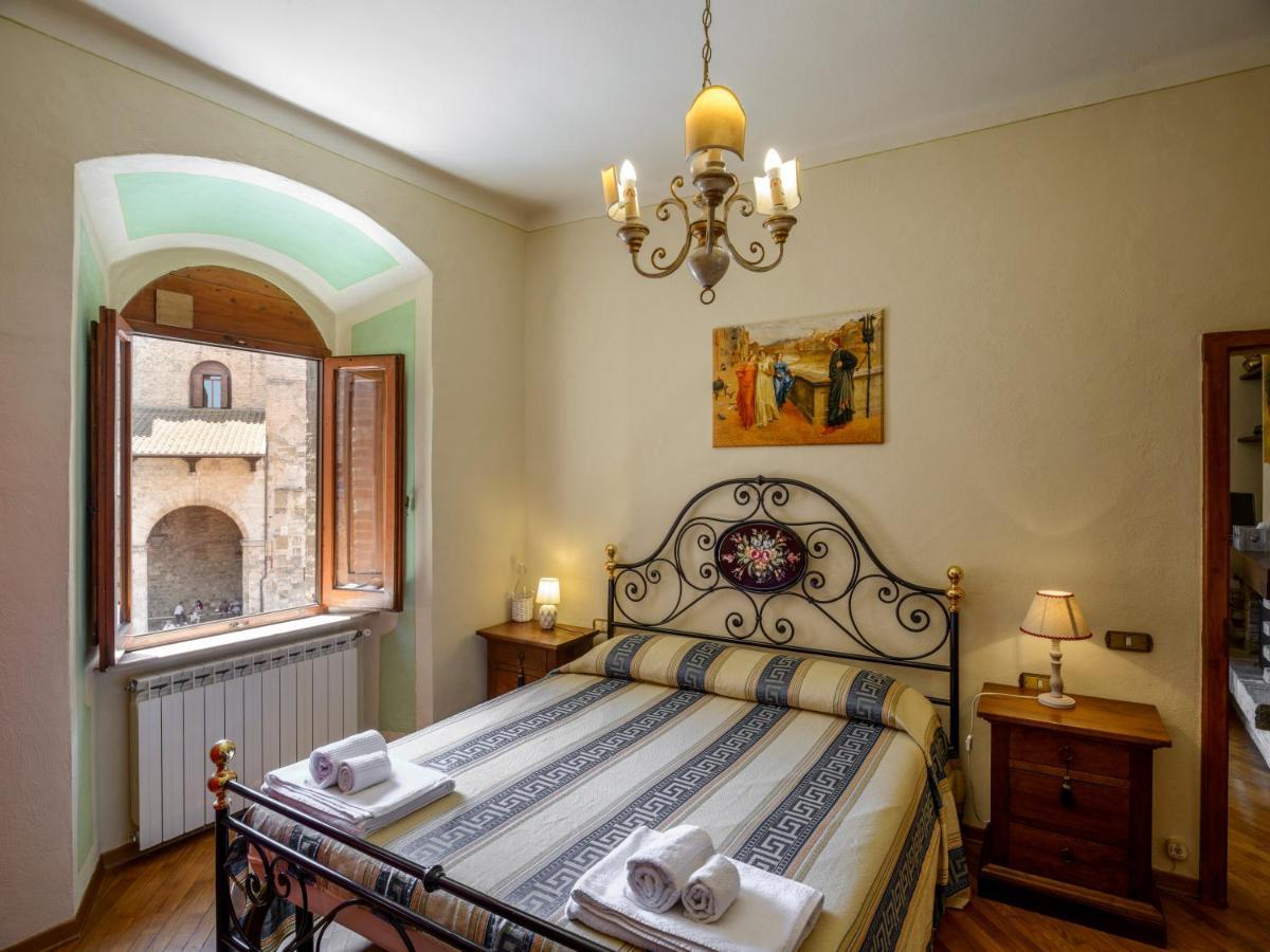 Sangi Studio Apartment - With Amazing View Of The Duomo San Gimignano Luaran gambar